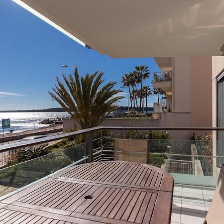 Bright Two Bedroomed Apartment On The Beach In Cannes With Huge Terrace With Fabulous Sea Views - 2001 Luaran gambar