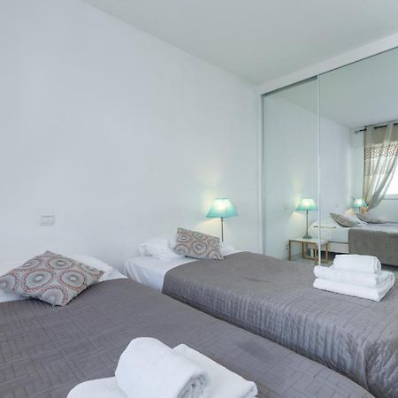 Bright Two Bedroomed Apartment On The Beach In Cannes With Huge Terrace With Fabulous Sea Views - 2001 Luaran gambar