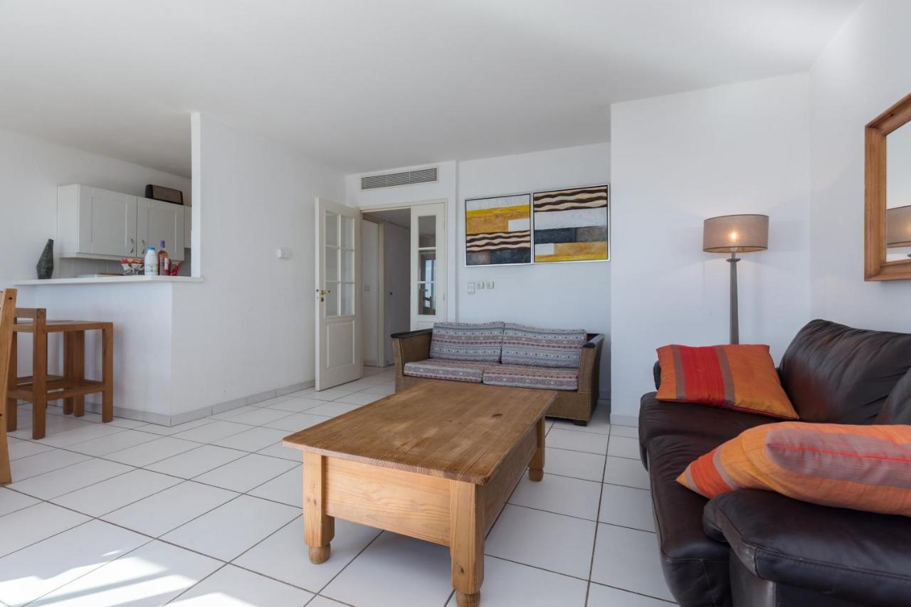Bright Two Bedroomed Apartment On The Beach In Cannes With Huge Terrace With Fabulous Sea Views - 2001 Luaran gambar