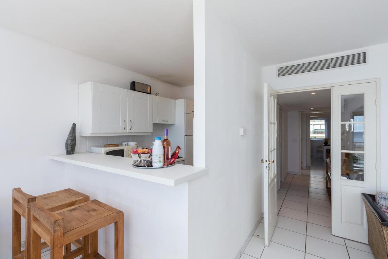Bright Two Bedroomed Apartment On The Beach In Cannes With Huge Terrace With Fabulous Sea Views - 2001 Luaran gambar