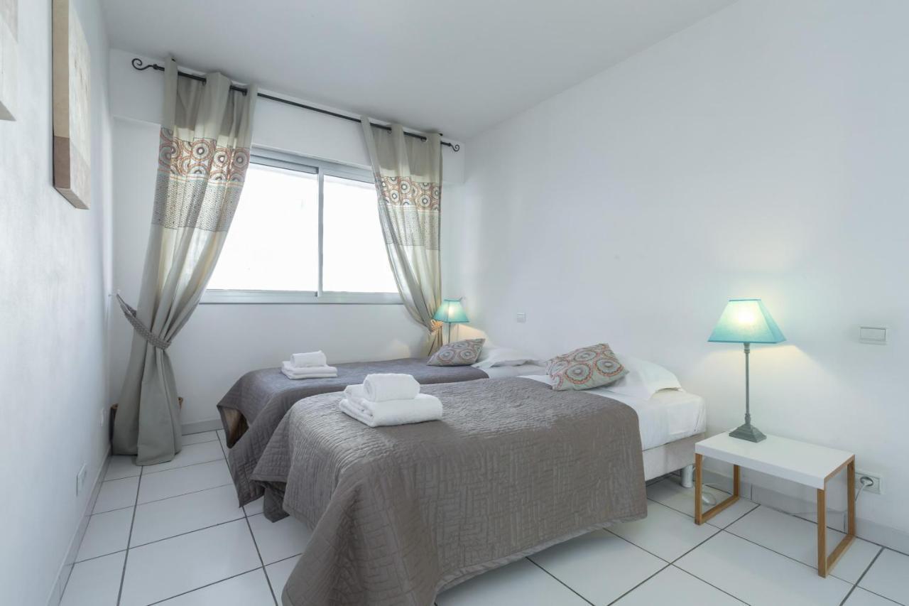 Bright Two Bedroomed Apartment On The Beach In Cannes With Huge Terrace With Fabulous Sea Views - 2001 Luaran gambar