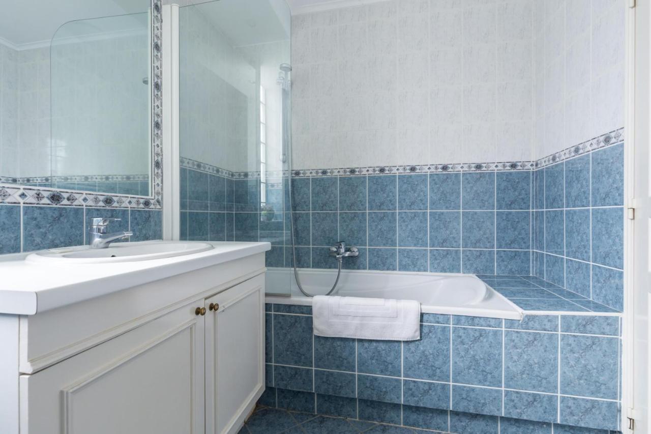 Bright Two Bedroomed Apartment On The Beach In Cannes With Huge Terrace With Fabulous Sea Views - 2001 Luaran gambar